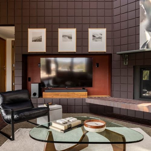 Main living area has a TV with streaming capability *Gas fireplace not available for use*