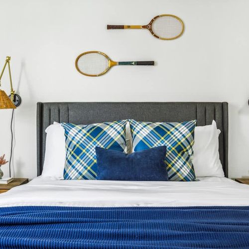 Bedroom 3 with queen bed