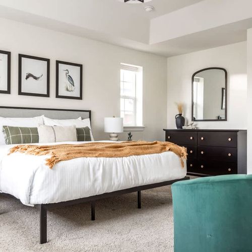 King bed in large primary suite