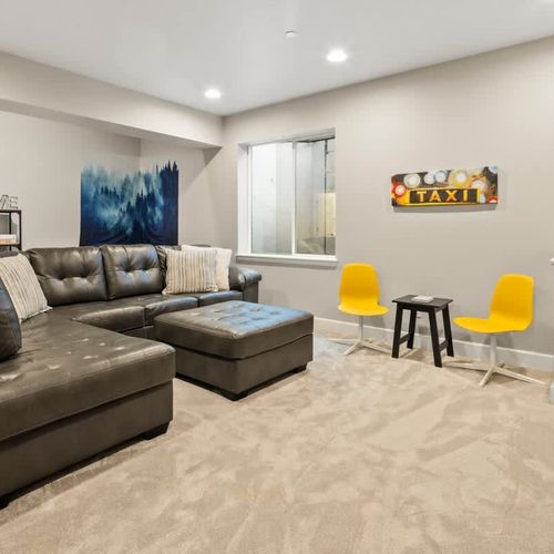 Lower level living area with plenty of seating