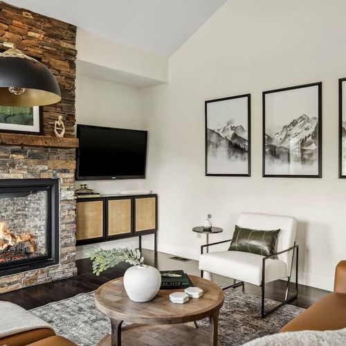 Main-level living area with flatscreen TV