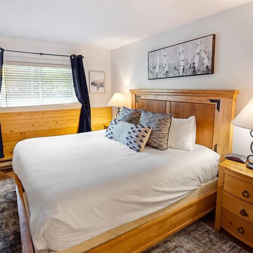 Bedroom 1 - king bed