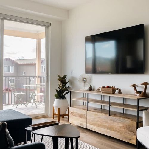 Living area with flatscreen TV