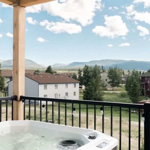 Balcony with hot tub