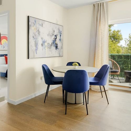 Dining table seats 4