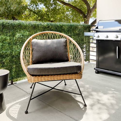 Balcony has gas grill