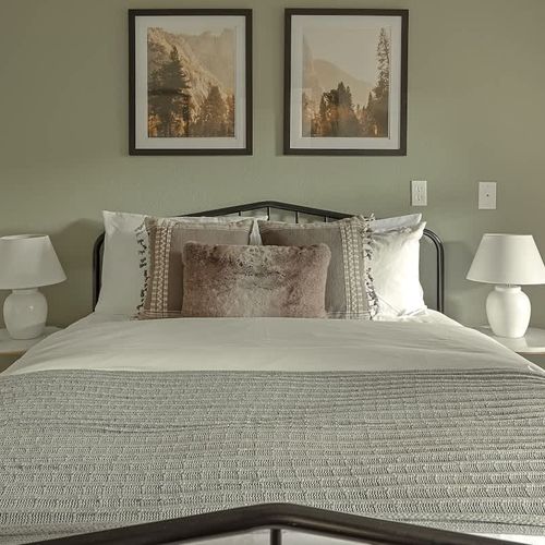 Queen bed in bedroom 3