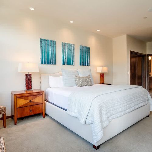 Primary bedroom with a full private ensuite bathroom