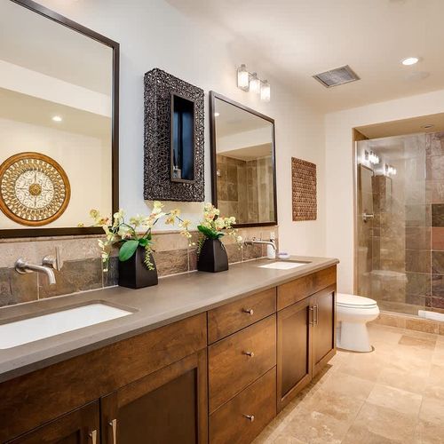 Full private ensuite bathroom