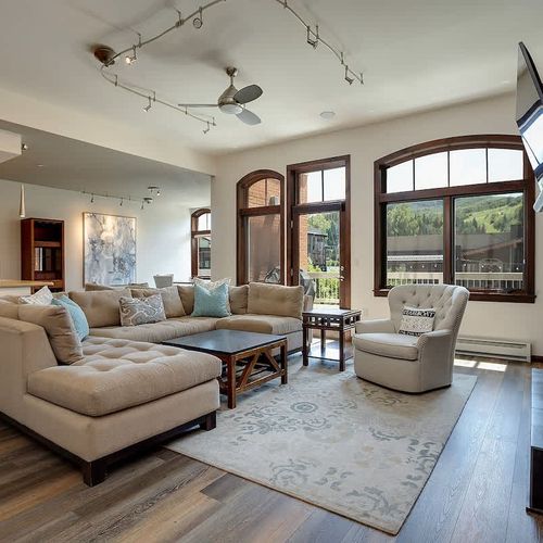 Living area with gas fireplace (Please note that the fireplace is turned off April - November.)