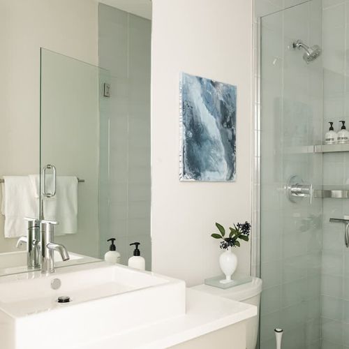 Full bathroom on 3rd floor