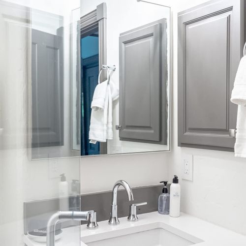 En suite bath to bedroom 2