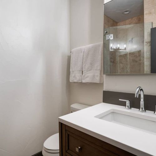 Bedroom 4 en suite bath