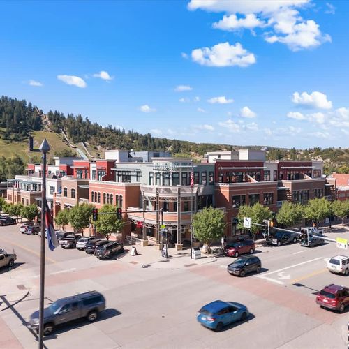 Unit faces Lincoln St