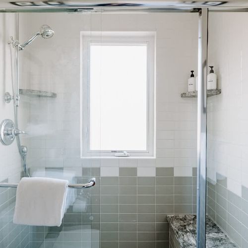 En suite bathroom with tub/shower combo