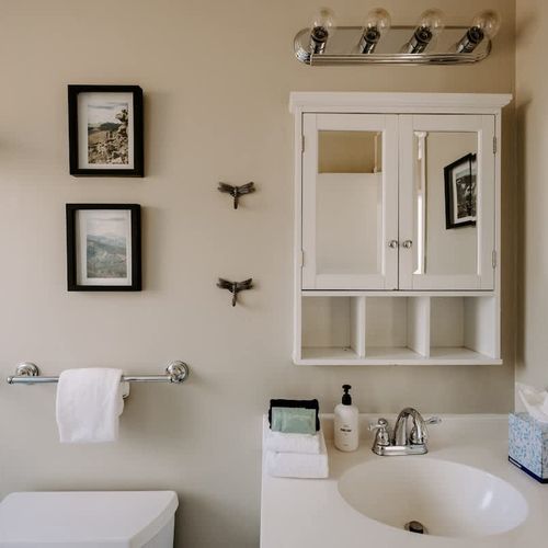 Hallway bathroom next to bedroom 2