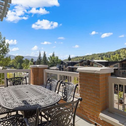 Dine al fresco and enjoy the mountain air!