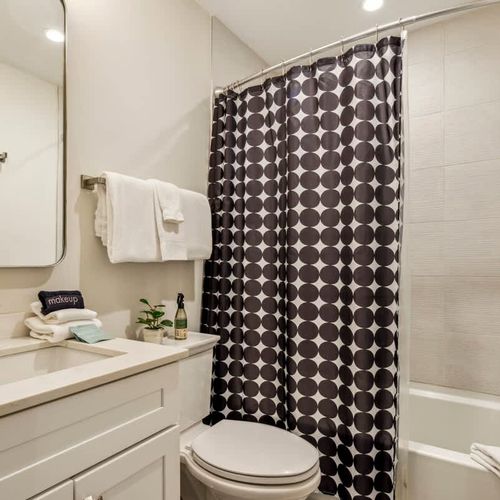 Full bathroom 2 with tub/shower combo