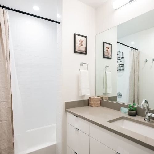 Full bathroom 2 with tub/shower combo