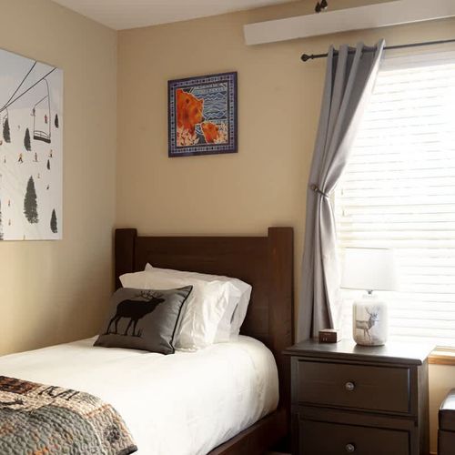 Bedroom 3 with twin bed