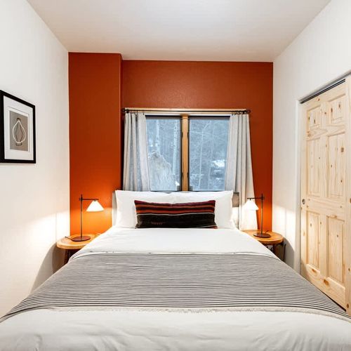 Bedroom 3 with queen bed