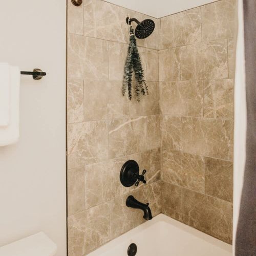 Full bathroom 2 tub/shower combo