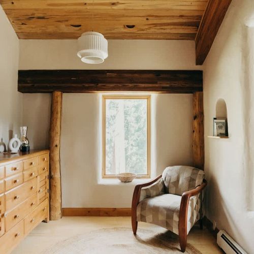Upstairs bedroom - dresser