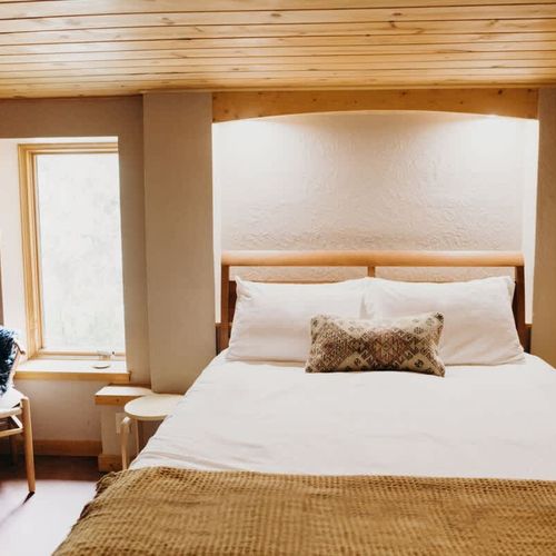 Basement bedroom - overhead lighting installation