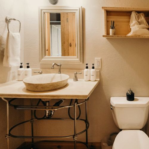 Bedroom basement - full ensuite bathroom