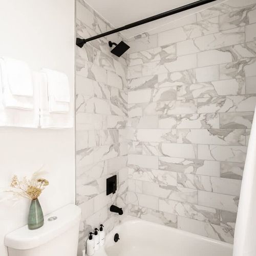 Bathroom 2 with shower bath combo