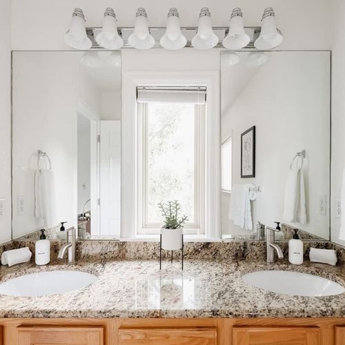 Primary ensuite full bathroom