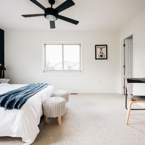 Queen bedroom 2 with chairs
