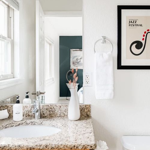 Full ensuite bathroom in bedroom 2