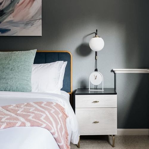 King bedroom 3 nightstand