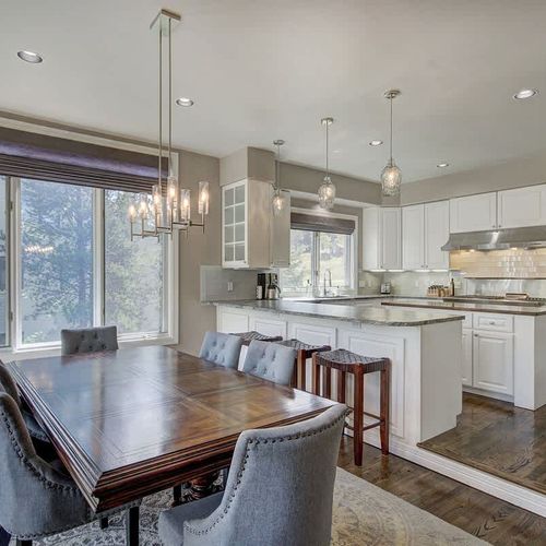 Open space dining area leads to kitchen