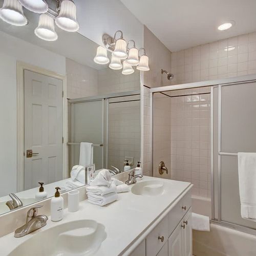 Full ensuite bathroom 3 with access to bedroom 4 and 5