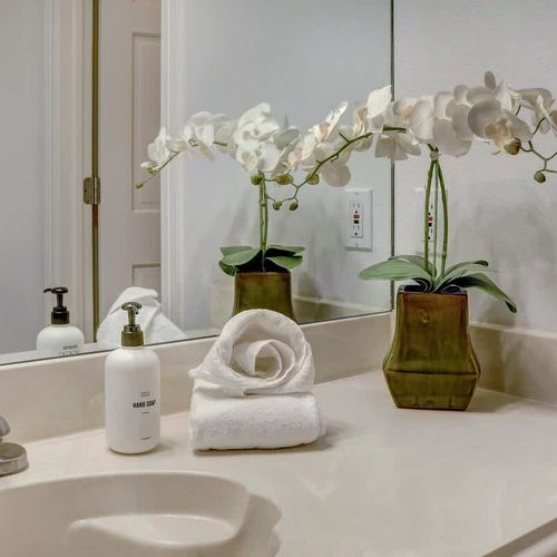 Full ensuite bathroom 3 connecting bedroom 4 and 5