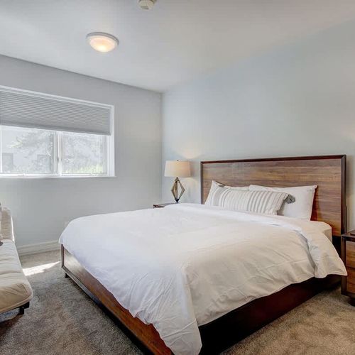 Bedroom 5 with king bed