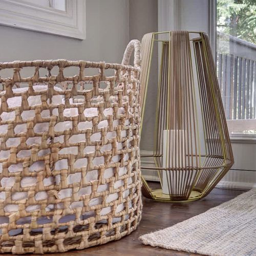 Decor leading to the saltwater hot tub