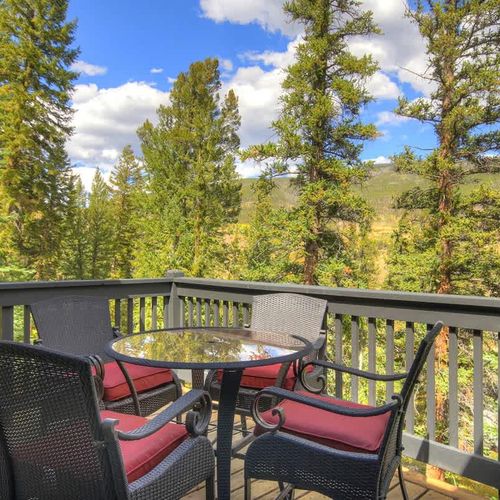 Outdoor dining on balcony