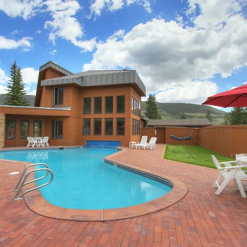 Rec center outdoor pool and lounge (open during summer months only)