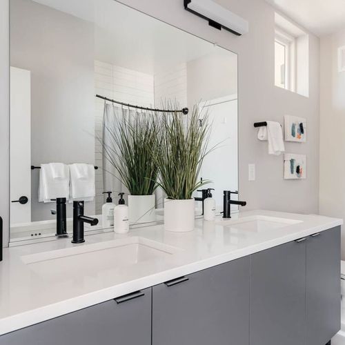 Full bathroom shared between bedroom 2 and 3