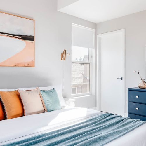 King bedroom 3 with TV