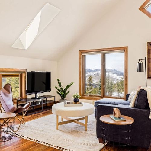 Bedroom 8 (Mother-in-law suite)