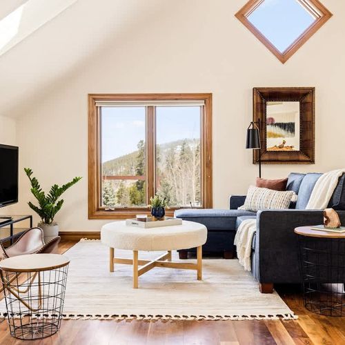 Bedroom 8 (Mother-in-law suite)