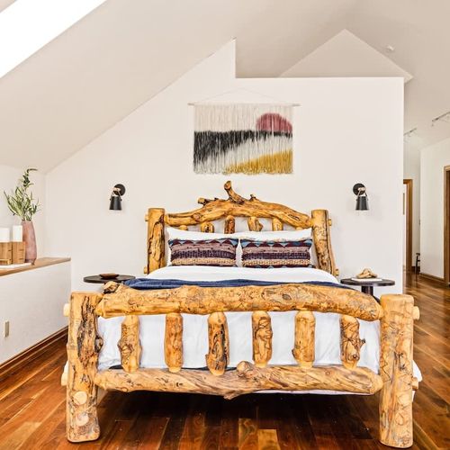 Bedroom 8 (Mother-in-law suite)