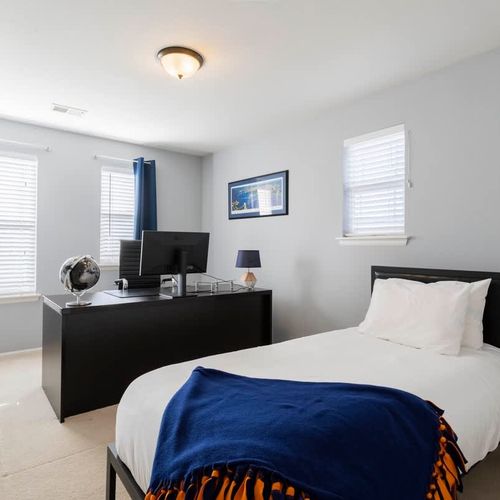 Bedroom 3 / Office with workspace and twin bed