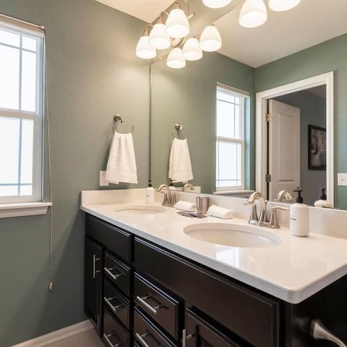 Primary full ensuite bathroom