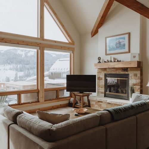 Comfy space to enjoy the mountain scenery, a movie, or both