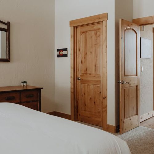 Entry to primary bedroom